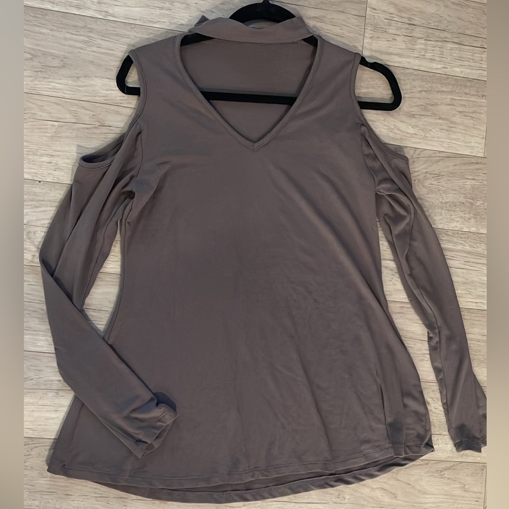 April sky boutique brown taupe choker v neck Women's Cold Shoulder Top small